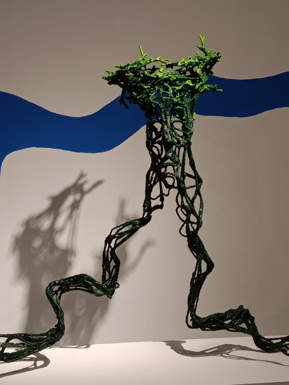 WICKERMAN :
"Unlike all of my self-portraits, this one holds a special essence,
a reincarnation of my thoughts in a pattern.
It develops into a whole being, behaving much like ivy,
climbing all the way up, portraying a face with which I am
totally familiar, deep within my subconscious mind, a mirrored
image, I say.
Christ had his own crown-of-thorns image, appearing divine to
me, a coronation of the man in green, an infinite-branching
crown of thorns. A ceremony of turning the metal into a tree.
Fruitful imagination forged with fierce fire.
Metal welding
100*100*45 cm
2024